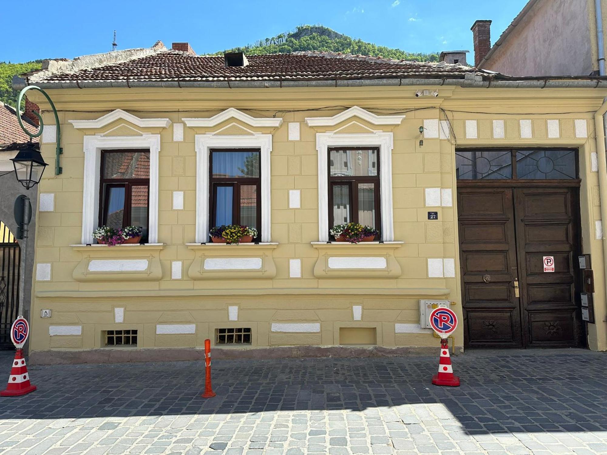 Albert Residence With Complimentary Parking Брашов Экстерьер фото